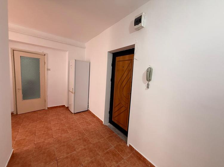 Apartament cu 1 cameră decomandat 40MP - etaj 2/8 cu lift - bloc 1986