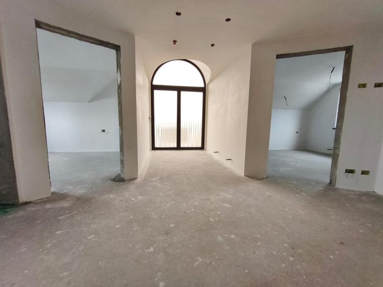 Casa semifinisata 260 mp, 800 mp teren, zona Marginea