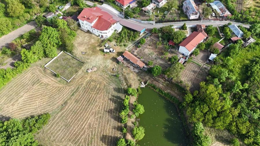 Domeniu de 13.054 mp cu vilă de ~1.000mpc și lac privat Teisori, Bulbucata