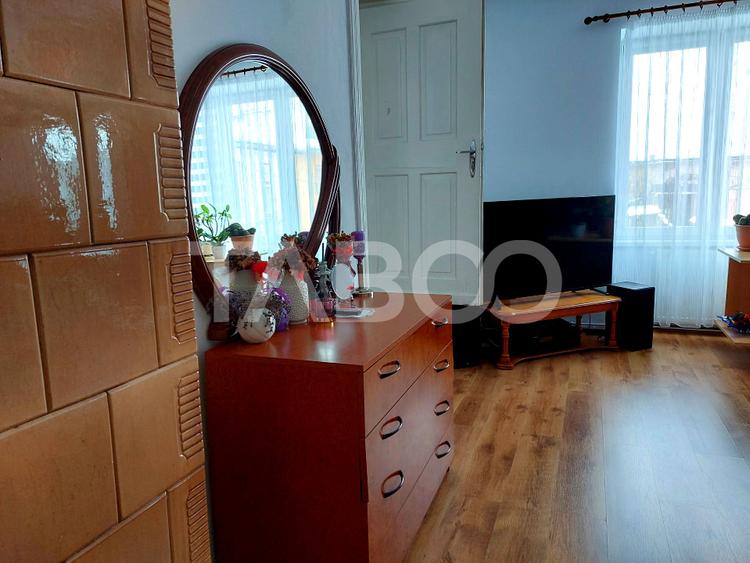 Casa si curte pretabila pentru 2 familii 980 mp teren liber Cisnadie