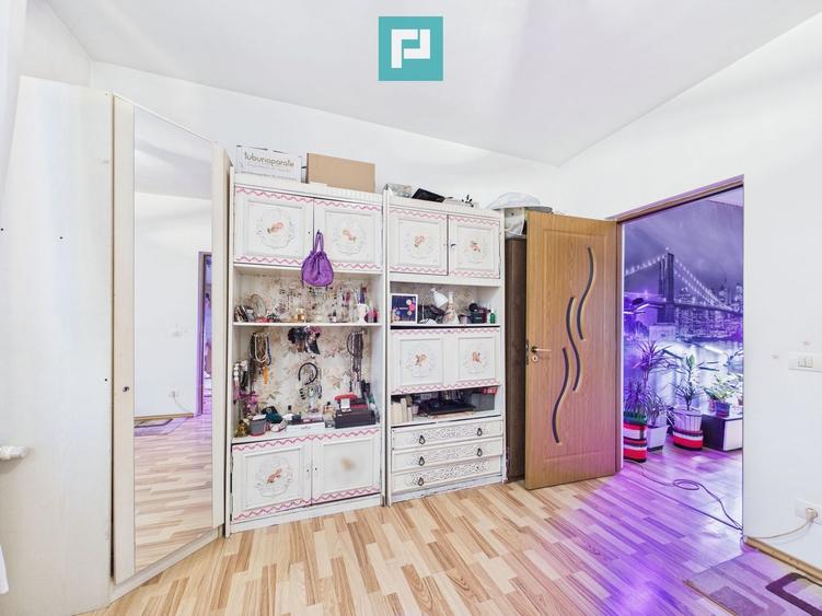 Casa cu 6 camere in Parneava