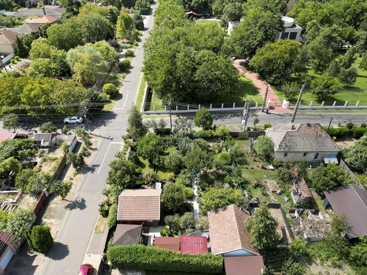 Casă cu o cameră, teren 350 mp în Subcetate