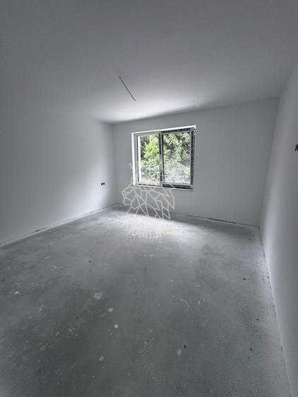 Casa Finisata 164 mp con.-teren 400 mp-garaj-1 km de Podul Jelnei