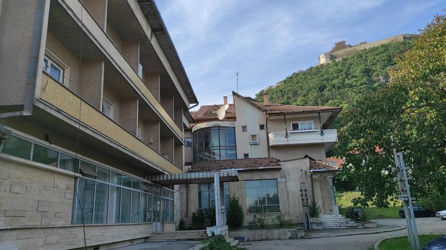 HOTEL DE VANZARE