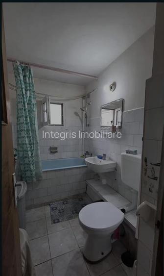 Apartament 3 camere,decomandat,etaj 2, zona Calea Aradului,Oradea - 2