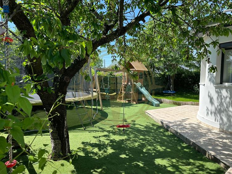 DOM00347 - Vila Individuala ideala pentru familie cu 6 camere in Ostratu