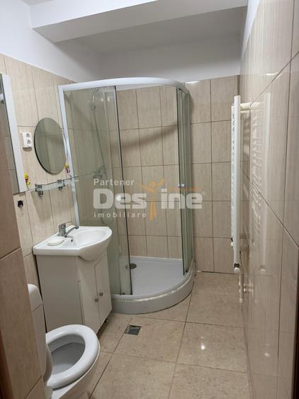 Casa cu 6 unitati, doua locuri de parcare si curte, pozitie excelenta- AFI Mall