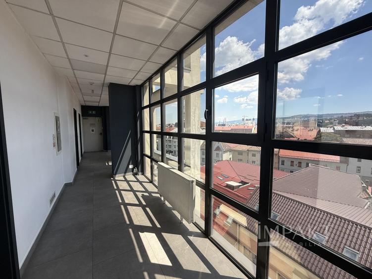 Cladire de birouri cu  spatii vitrate generoase in Zorilor.