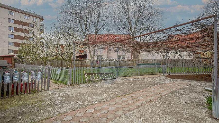 Vilă cu Teren Generos - Tractorul, Potrivită pentru Locuit sau Afacere - 41