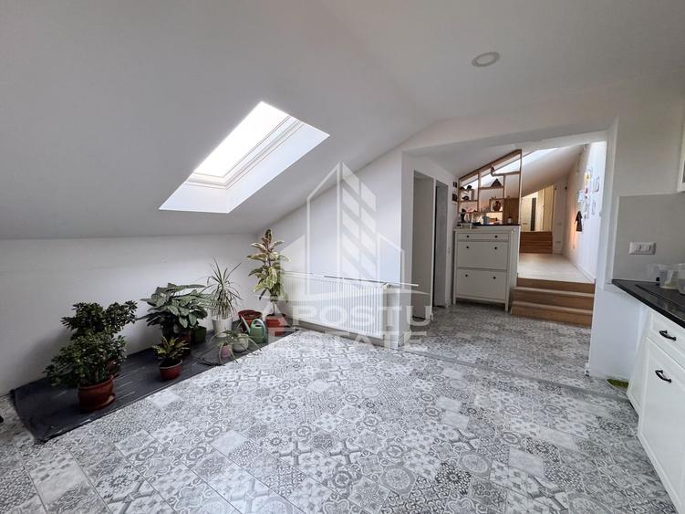 Casa pt. 2 familii, cu 9 camere, teren 832mp, Zona Girocului Timisoara