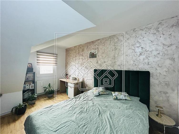 Ap cu 3 camere, 81 mp utili, tip mansarda, Zona Cedonia