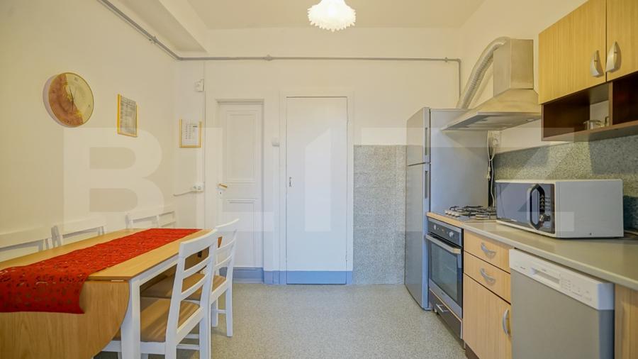 Apartament in vila , 3 camere Zona Centrala cu pivnita , baie ,balcon mare