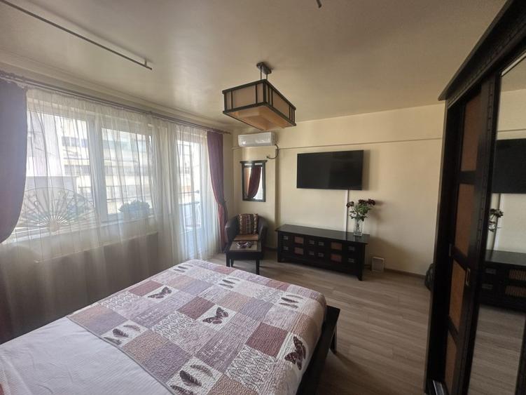 Apartament 2 dormitoare cu hol locuibil, 2 balc, centrala proprie, bloc solid