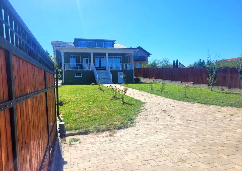 Casă individuală mobilată | 303 mp utili | Teren 870 mp | Sălicea - intrare