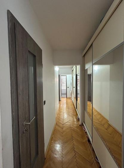 3 camere, decomandat, suprafata utila 68 mp, zona Lipovei