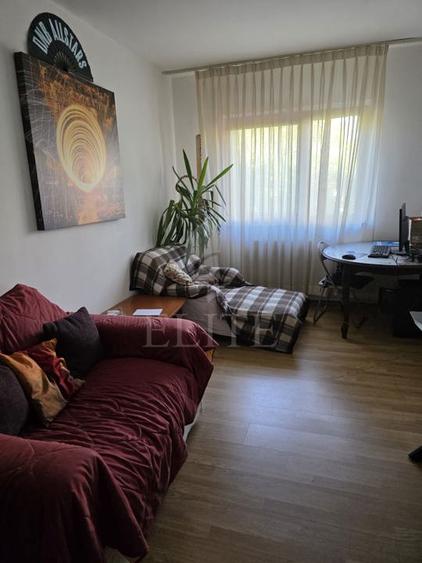 Apartament 3 camere în zona MOGOSOAIA