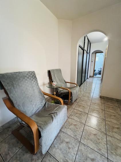 Apartament 3 camere, etaj 3, boxa - zona Torontalului
