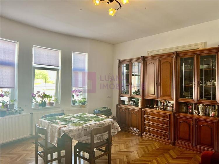 Casa de vanzare | 2 constructii | 540 mp teren | zona Lupeni | pivnita