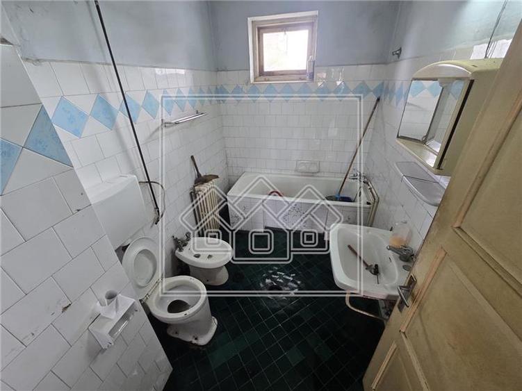 Casa individuala, cu 2 intrari separate, 235 mp utili + teren