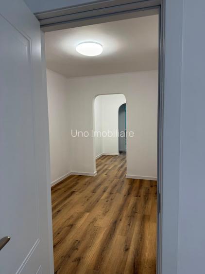 CRANGASI  ,  CONTRUCTORILOR  ,ADIACENT  , 3 CAMERE VANZARE - 11