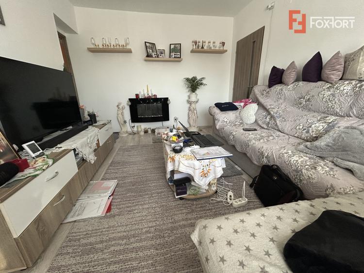 Apartament de vanzare cu 3 camere, la parter - zona Sag