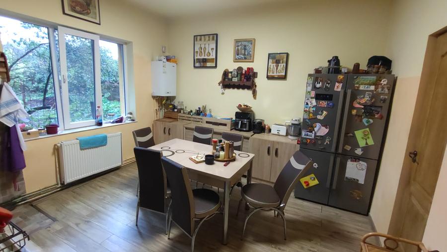 Vand apartament 3 camere in vila, cartierul Dambul Rotund