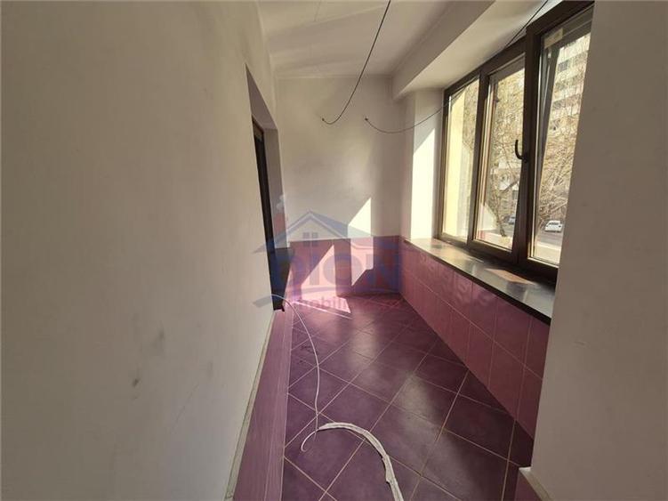 Natiunile Unite - Apartament  3 camere cu terasa , bloc 1991