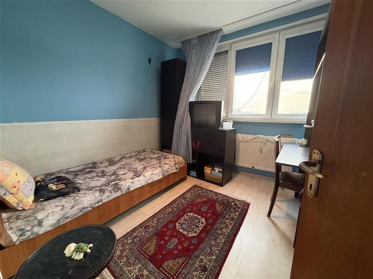 Drumul Taberei -Targul Neamt, Liceul Pedagogic, 4 camere