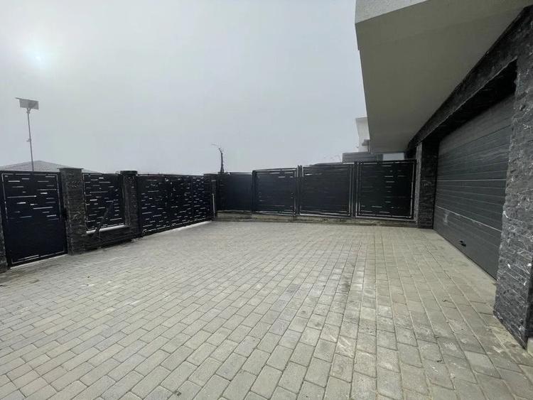 Duplex de vanzare 119 mp, garaj, parcare, teren 300 mp, Iris