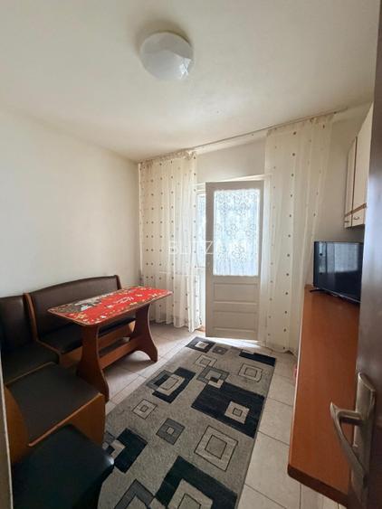 Apartament 3 camere, 68 mp, zona Consul - 7