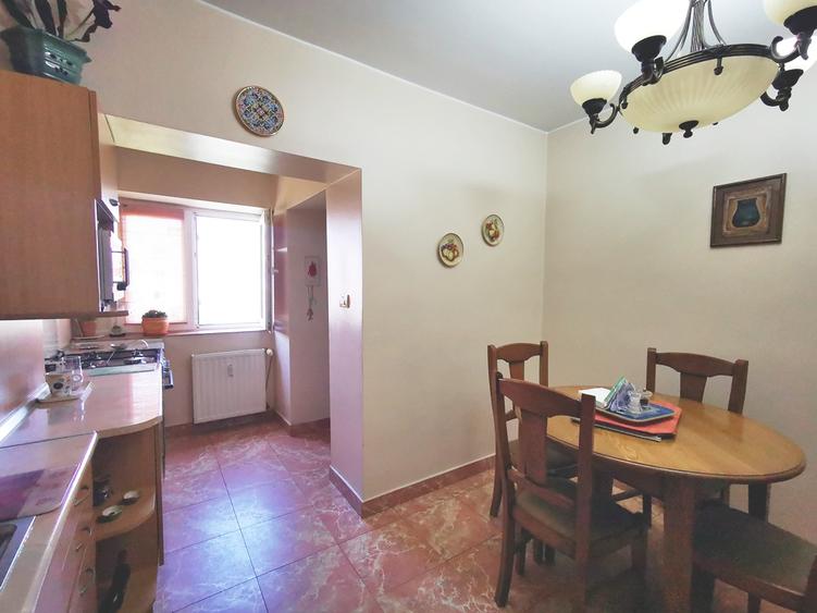 Vanzare 4 cam modern,complet renovat 100 mp, boxa si parcare ADP zona Parlament