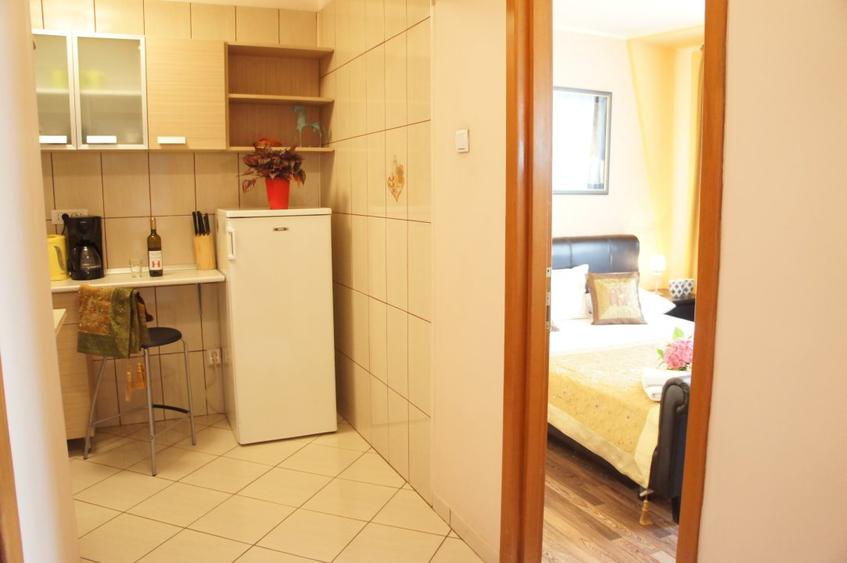 Apartament 2 camere Calea Victoriei, langa Ateneu, mobilat modern, bloc solid