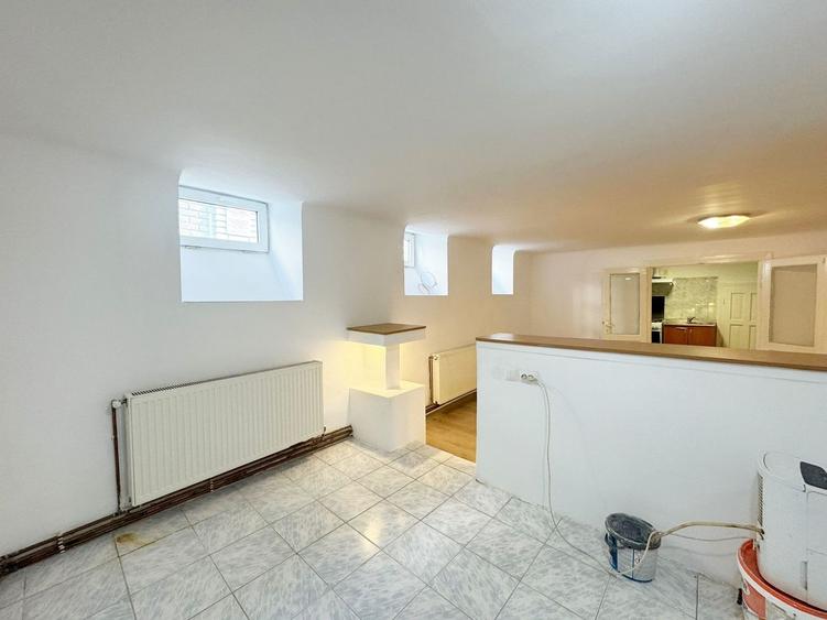 Apartament la demisol 60 mp utili - Str Einstein - Central