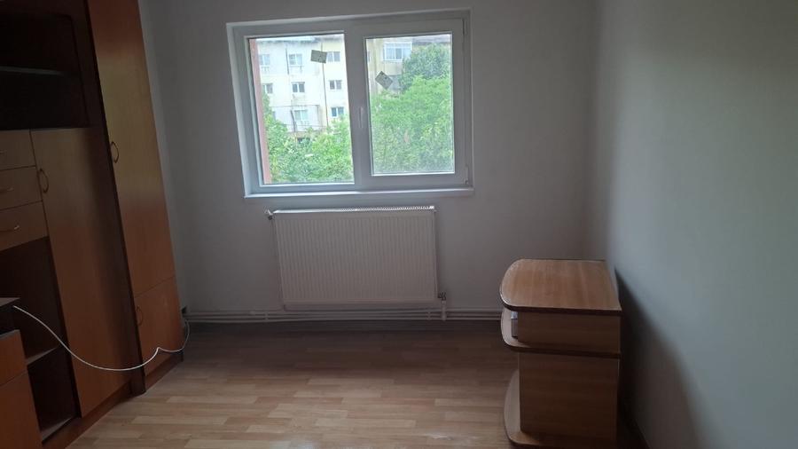 Apartament 3 camere, decomandat