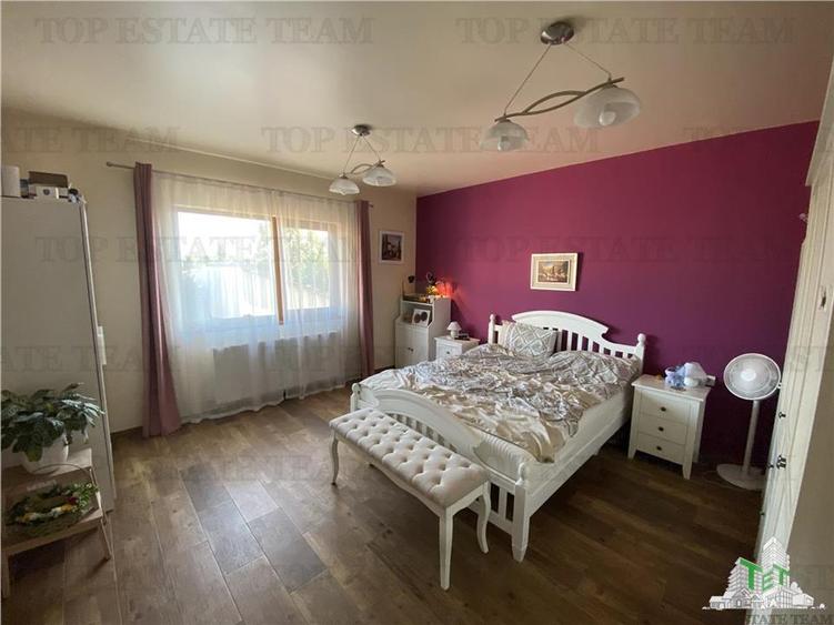 Vila spatioasa cu 3 apartamente in Fundeni Dobroiesti