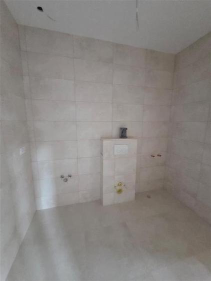 Apartament cu o camera decomandat pivnita zona Centrala