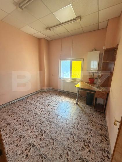 Spatiu de inchiriat, 146 mp, vitrina 20 ml, zona Burdujeni