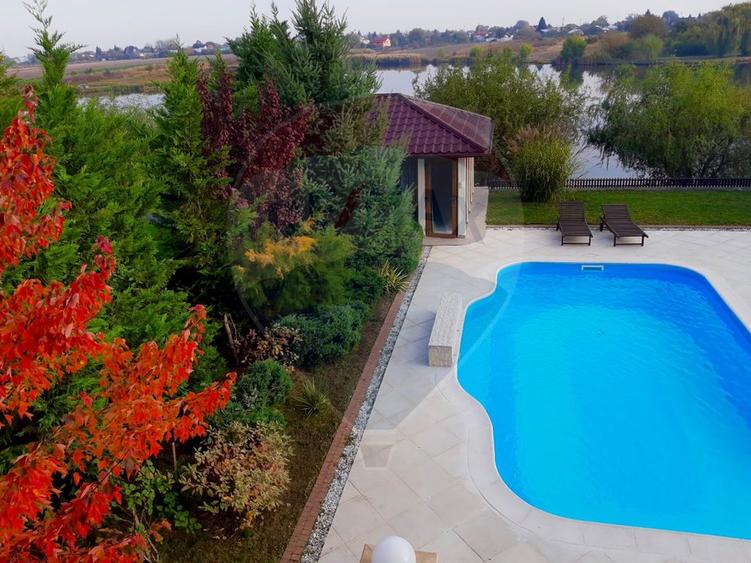 De vanzare Casă / Vilă cu 9 camere la lac cu piscina