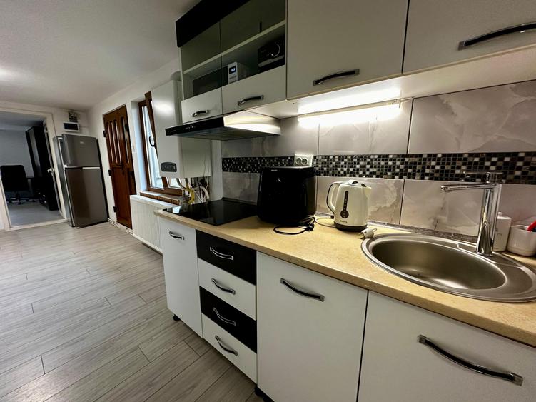 Apartament cu 3 camere | Parcare in curte | Între Lacuri