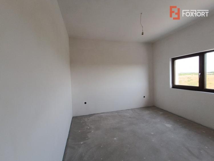 Triplex 5 camere, 2 bai, 114 mp utili, zona Plopi Timisoara - V8613