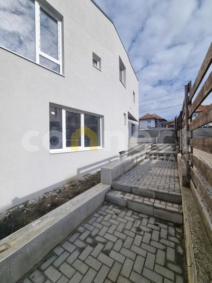Spațiu comercial modern de vânzare | 13 încăperi | 700 mp teren liber | Iris