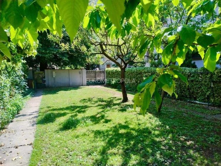 Apartament cu 200 mp curte - 2