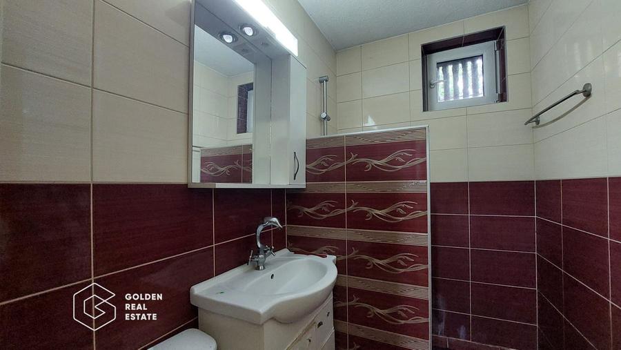 Apartament 3 camere, parter, zona centrala, strada Miron Costin
