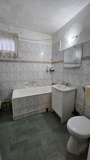 Apartament 3 camere Tractorul ,parter,95000 Euro