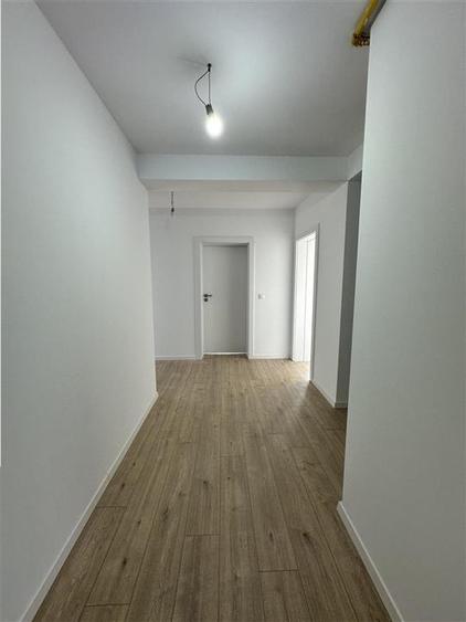 Apartament 3 Camere în bloc finalizat, etaj intermediar, construcție n