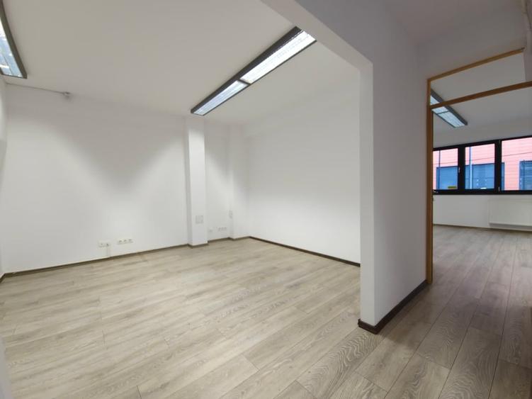 Spatiu birouri luminos, modern, cladire noua, parcare
