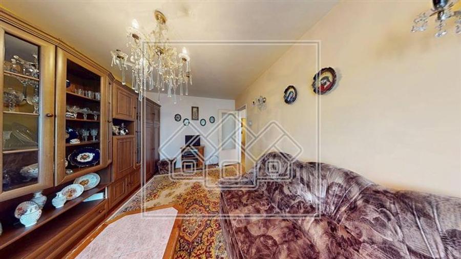 Ap decomandat, etaj 6/10, 3 camere, balcon - Vasile Aaron
