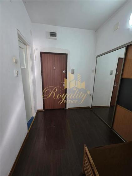 Apartament 1 camera, centrala proprie, etaj 1 - Zona Complexului Studentesc