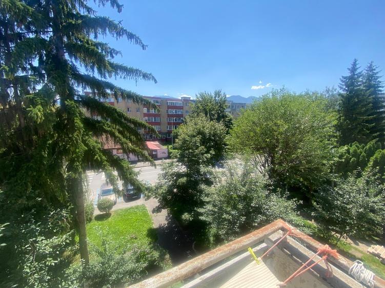 Inchiriez ap.3 camere