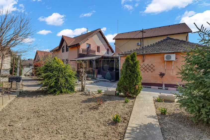 Oportunitate rară în Chișineu-Criș: locuință și spații comerciale